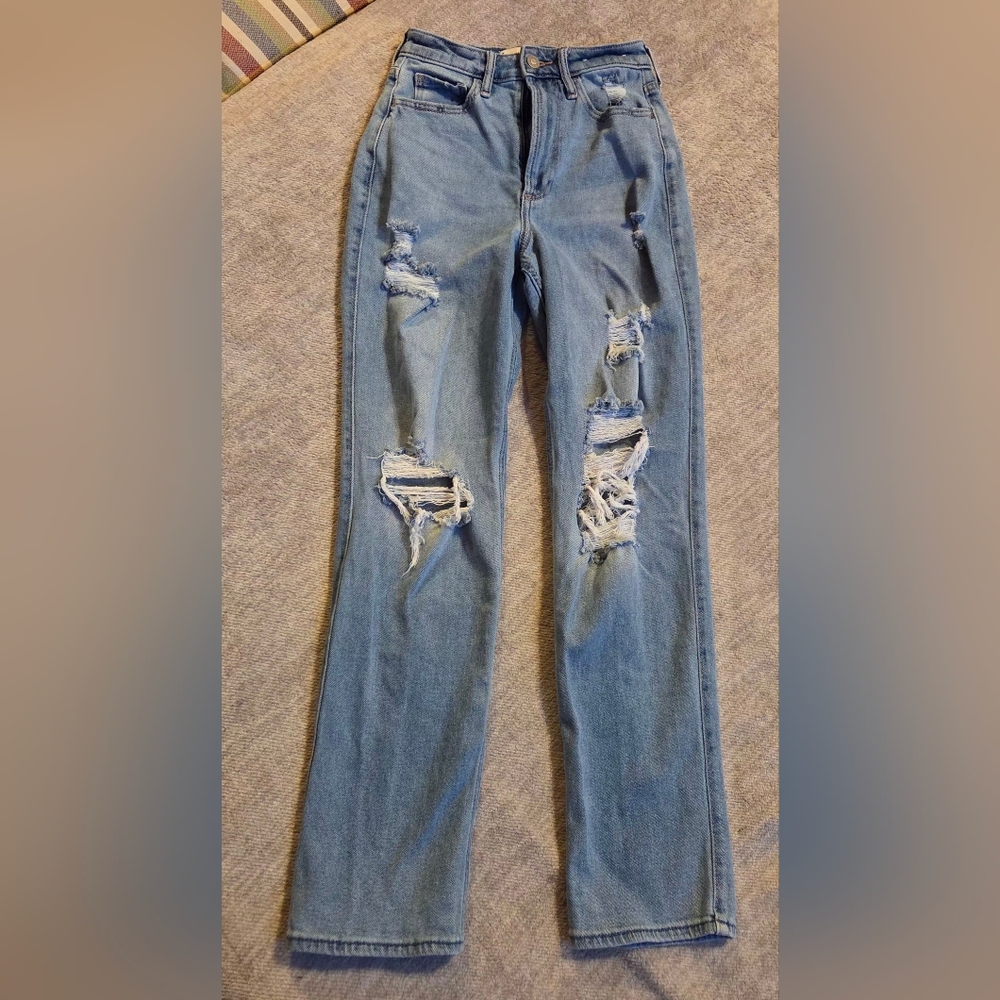 Hollister Curvy Ultra High-Rise Vintage Straight Jeans